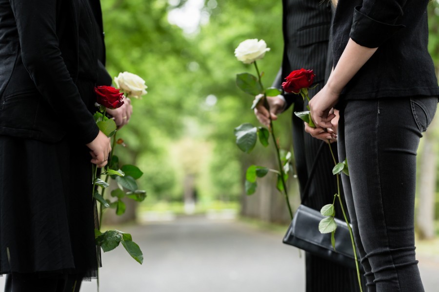 Comment s'habiller pour aller à un enterrement ?