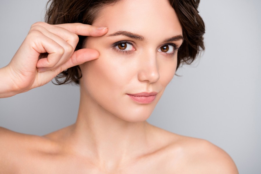 Comment hydrater efficacement le contour des yeux ?