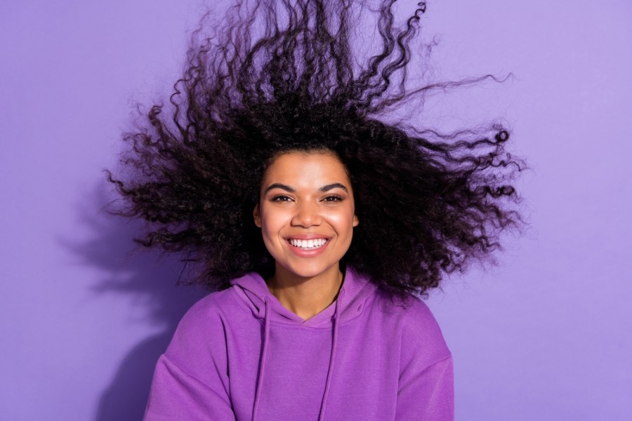 Pourquoi j'ai les cheveux mousseux ?